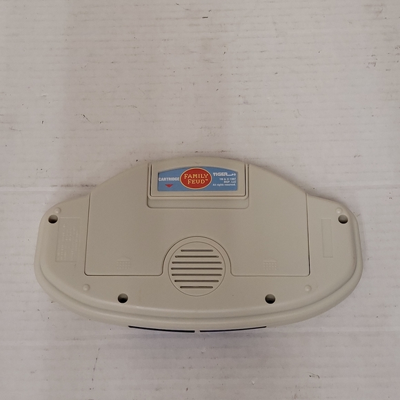 1997 Vintage Electronic Family Fued Handheld Game - Picture 3 of 4